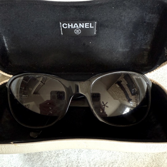 Vintage CHANEL Black Sunglasses - Picture 1 of 8